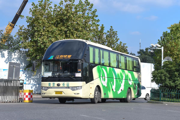 深圳大巴包車對(duì)城市交通帶來哪些好處?